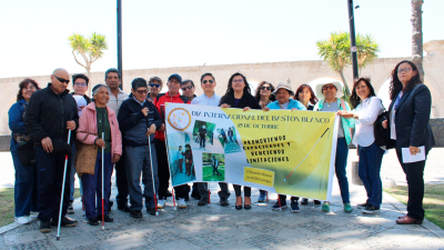 Personas con discapacidad visual enfrentan desafíos en calles de Arequipa
